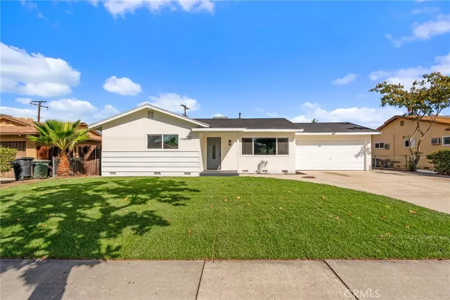 926 E Johnston Ave, Hemet, CA 92543-7216