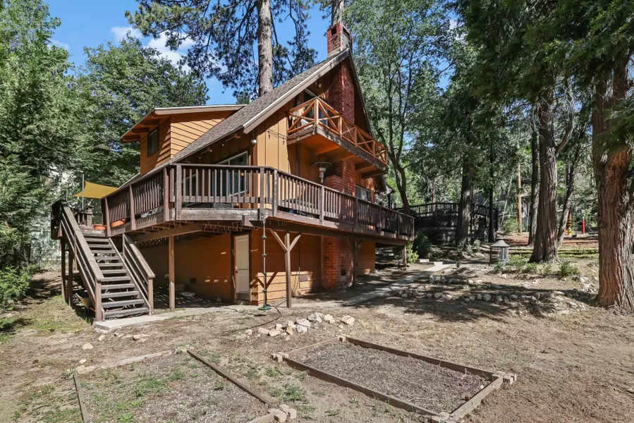 27481 Meadow Dr, Lake Arrowhead, CA 92352