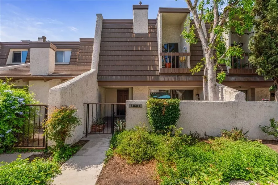 18360 Collins St #E, Tarzana, CA 91356-2403