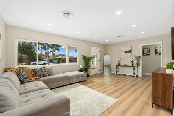 926 E Johnston Ave, Hemet, CA 92543-7216