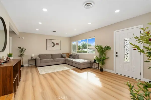 926 E Johnston Ave, Hemet, CA 92543-7216