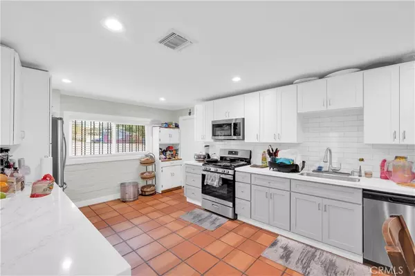 Sylmar, CA 91342-3009,13441 Fenton Ave