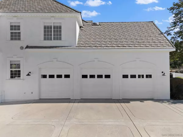 893 Salem St, Vista, CA 92084