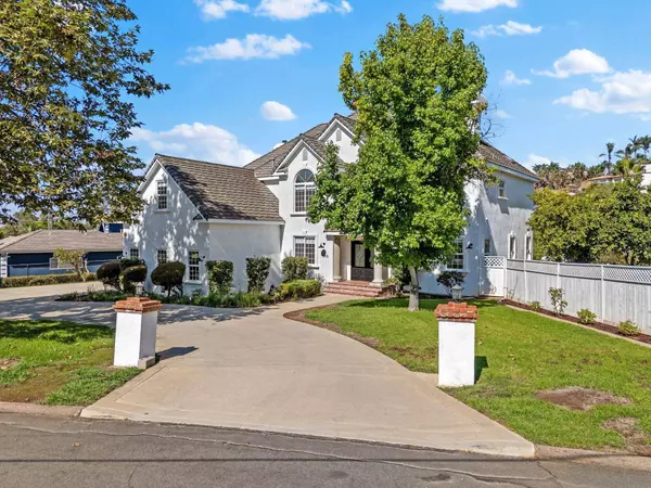 893 Salem St, Vista, CA 92084