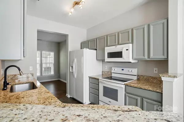 10867 Garden Oaks LN, Charlotte, NC 28273