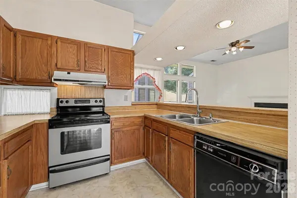5929 Old Meadow RD, Charlotte, NC 28227