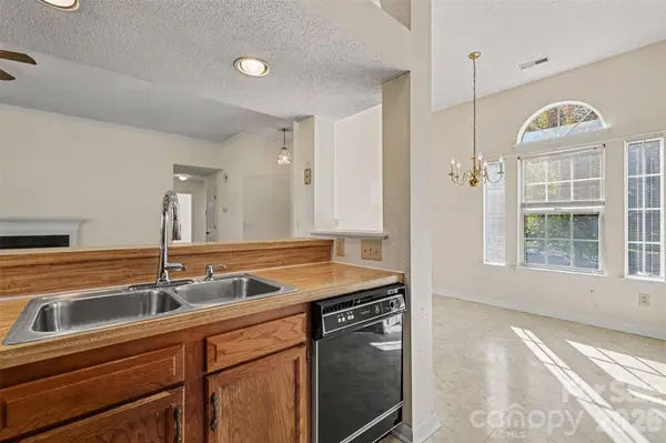 5929 Old Meadow RD, Charlotte, NC 28227