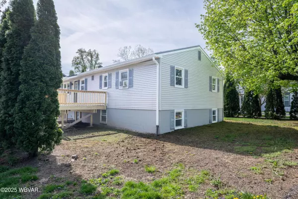 302 WALNUT ST, Selinsgrove, PA 17870