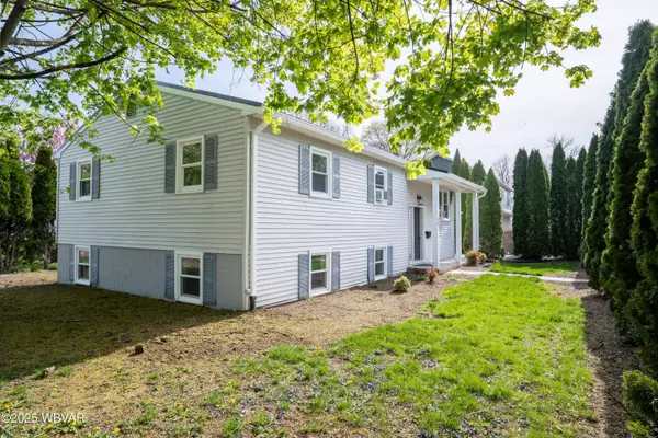 302 WALNUT ST, Selinsgrove, PA 17870