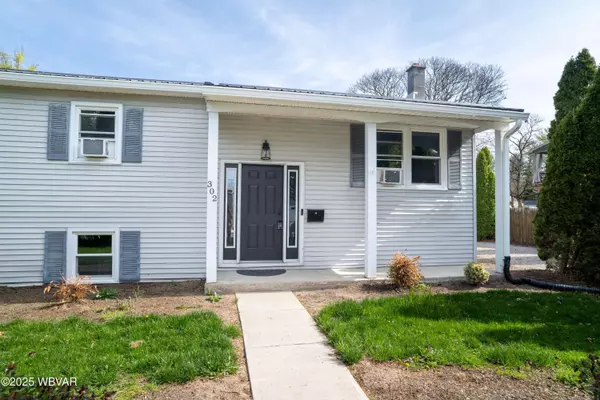 302 WALNUT ST, Selinsgrove, PA 17870