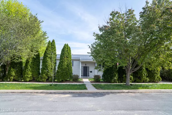 302 WALNUT ST, Selinsgrove, PA 17870