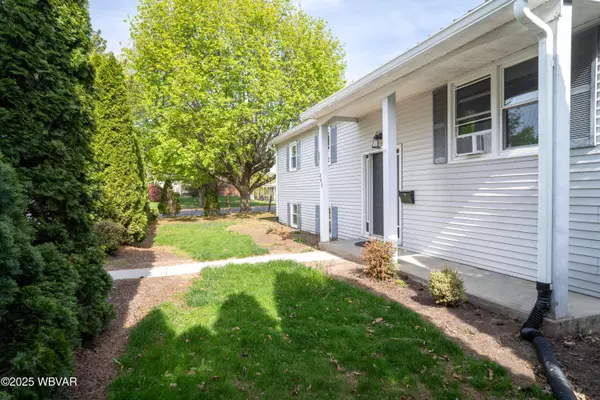 302 WALNUT ST, Selinsgrove, PA 17870