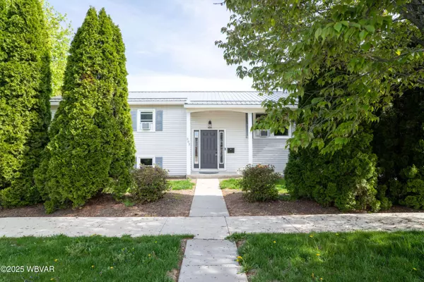 302 WALNUT ST, Selinsgrove, PA 17870