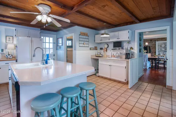 320 CARPENTERS LN, Pennsdale, PA 17756