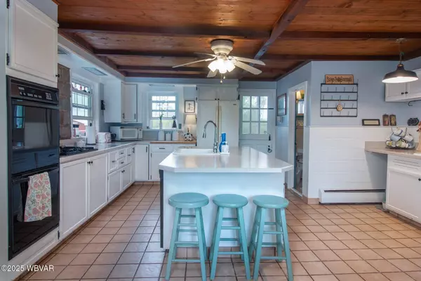 320 CARPENTERS LN, Pennsdale, PA 17756