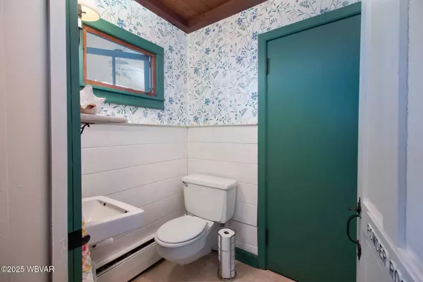 320 CARPENTERS LN, Pennsdale, PA 17756