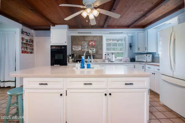 320 CARPENTERS LN, Pennsdale, PA 17756