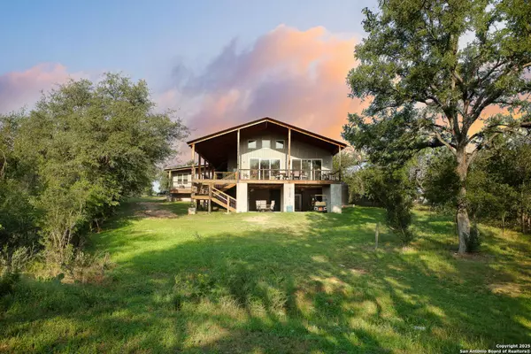 797 Glendale RD, Spicewood, TX 78669