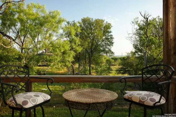 797 Glendale RD, Spicewood, TX 78669