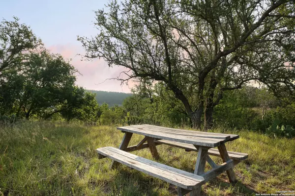 797 Glendale RD, Spicewood, TX 78669