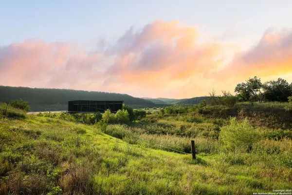 797 Glendale RD, Spicewood, TX 78669