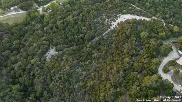 1729 Whispering Hills Dr, Canyon Lake, TX 78133