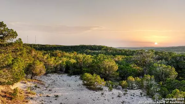 1729 Whispering Hills Dr, Canyon Lake, TX 78133