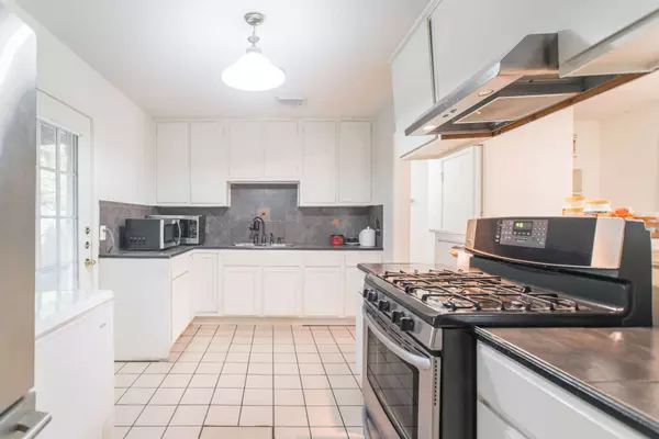 3631 Yellowstone Blvd, Houston, TX 77021-2544