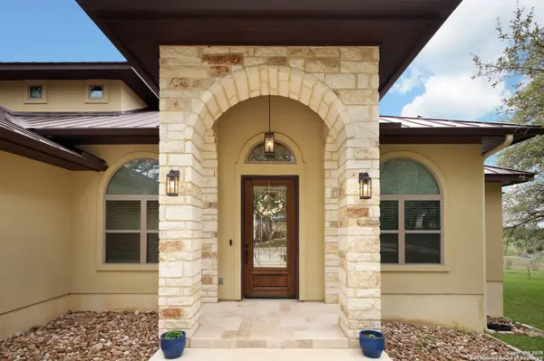 5664 Dry Comal Dr, New Braunfels, TX 78132