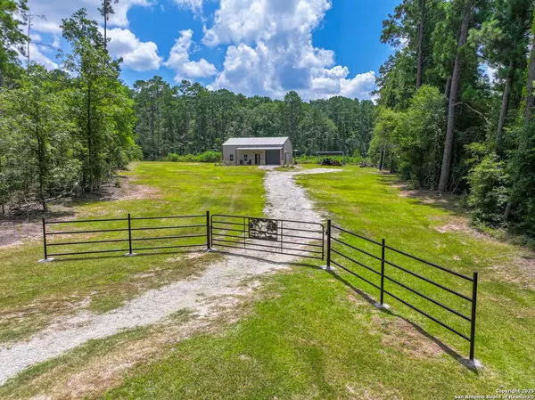 6340 boulware hudspeth, Zavalla, TX 75980