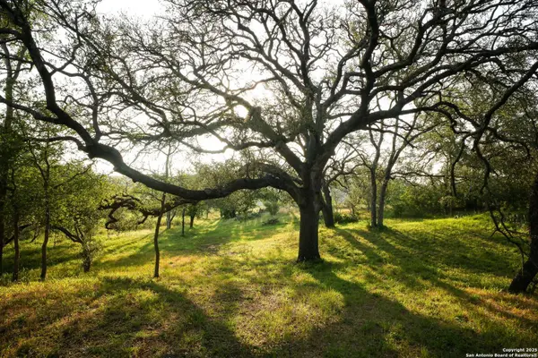 797 Glendale RD, Spicewood, TX 78669