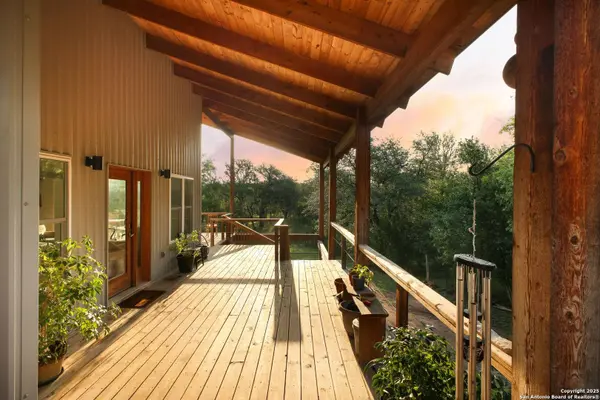 797 Glendale RD, Spicewood, TX 78669