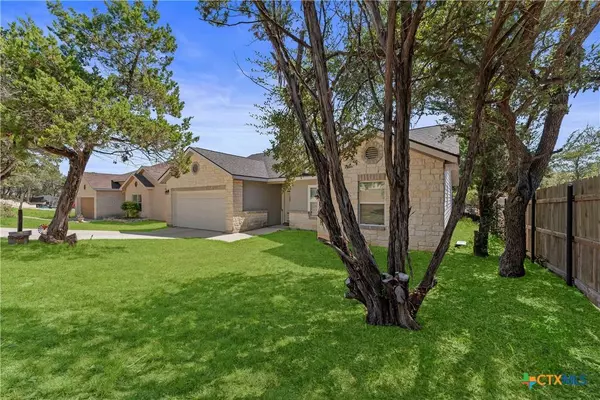 466 Eastview DR, Canyon Lake, TX 78133