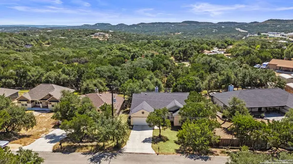 466 Eastview Dr, Canyon Lake, TX 78133