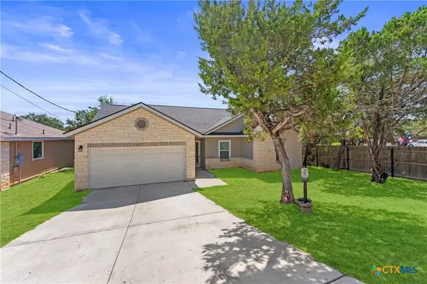 466 Eastview DR, Canyon Lake, TX 78133