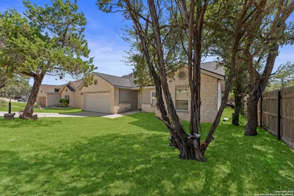 466 Eastview Dr, Canyon Lake, TX 78133