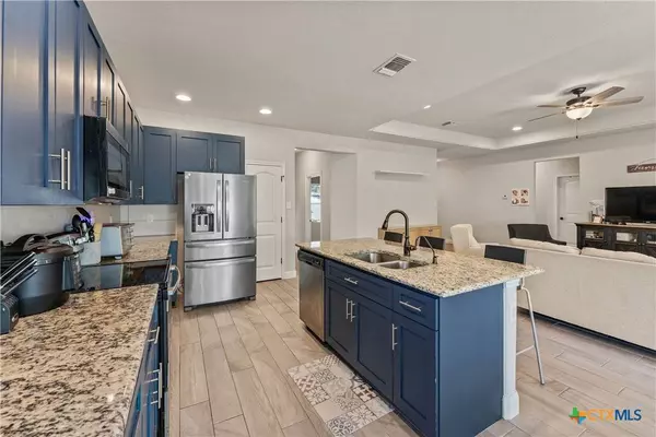 466 Eastview DR, Canyon Lake, TX 78133