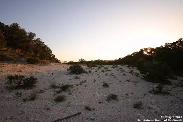 1729 Whispering Hills Dr, Canyon Lake, TX 78133-6983