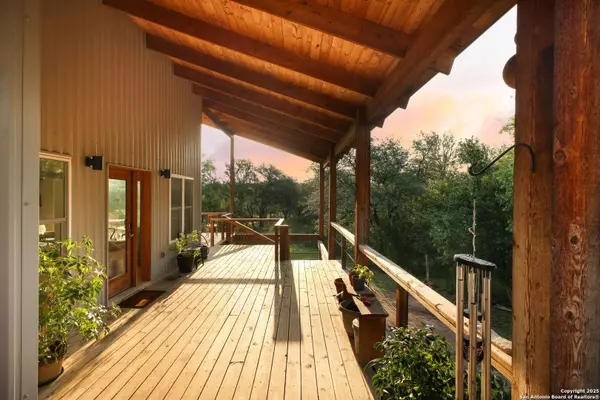 797 Glendale RD, Spicewood, TX 78669