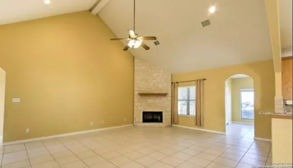 1748 Fm 3424, Canyon Lake, TX 78133