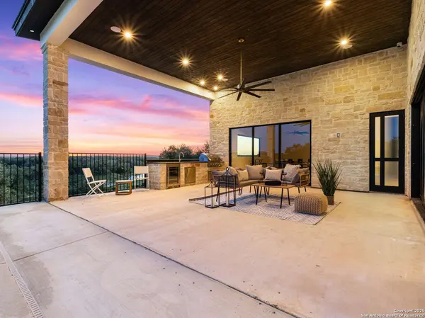 2018 Paradise Pkwy, Canyon Lake, TX 78133