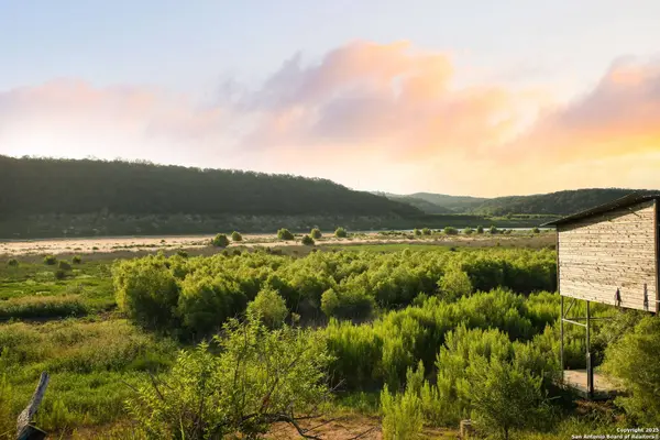 797 Glendale RD, Spicewood, TX 78669