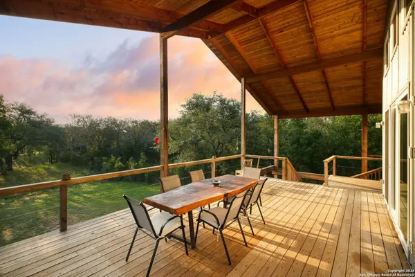 797 Glendale RD, Spicewood, TX 78669