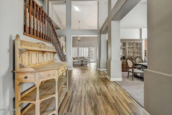 10943 E WINCHCOMB Drive, Scottsdale, AZ 85255