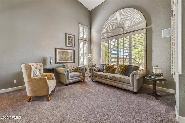 10943 E WINCHCOMB Drive, Scottsdale, AZ 85255