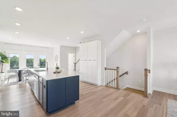 23162 HORSESHOE TRAIL SQ, Ashburn, VA 20148