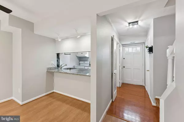 14459 GOLDEN OAK RD, Centreville, VA 20121