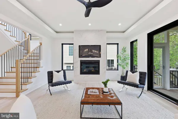 901 MEADOW LN SW, Vienna, VA 22180