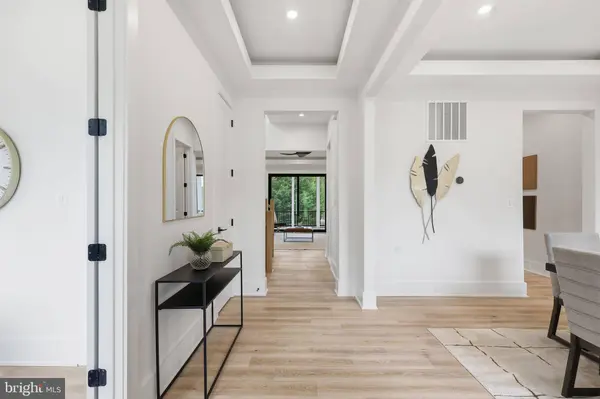 901 MEADOW LN SW, Vienna, VA 22180