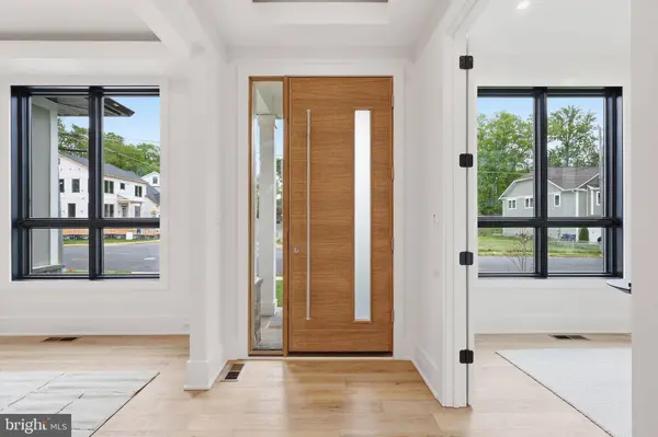 901 MEADOW LN SW, Vienna, VA 22180